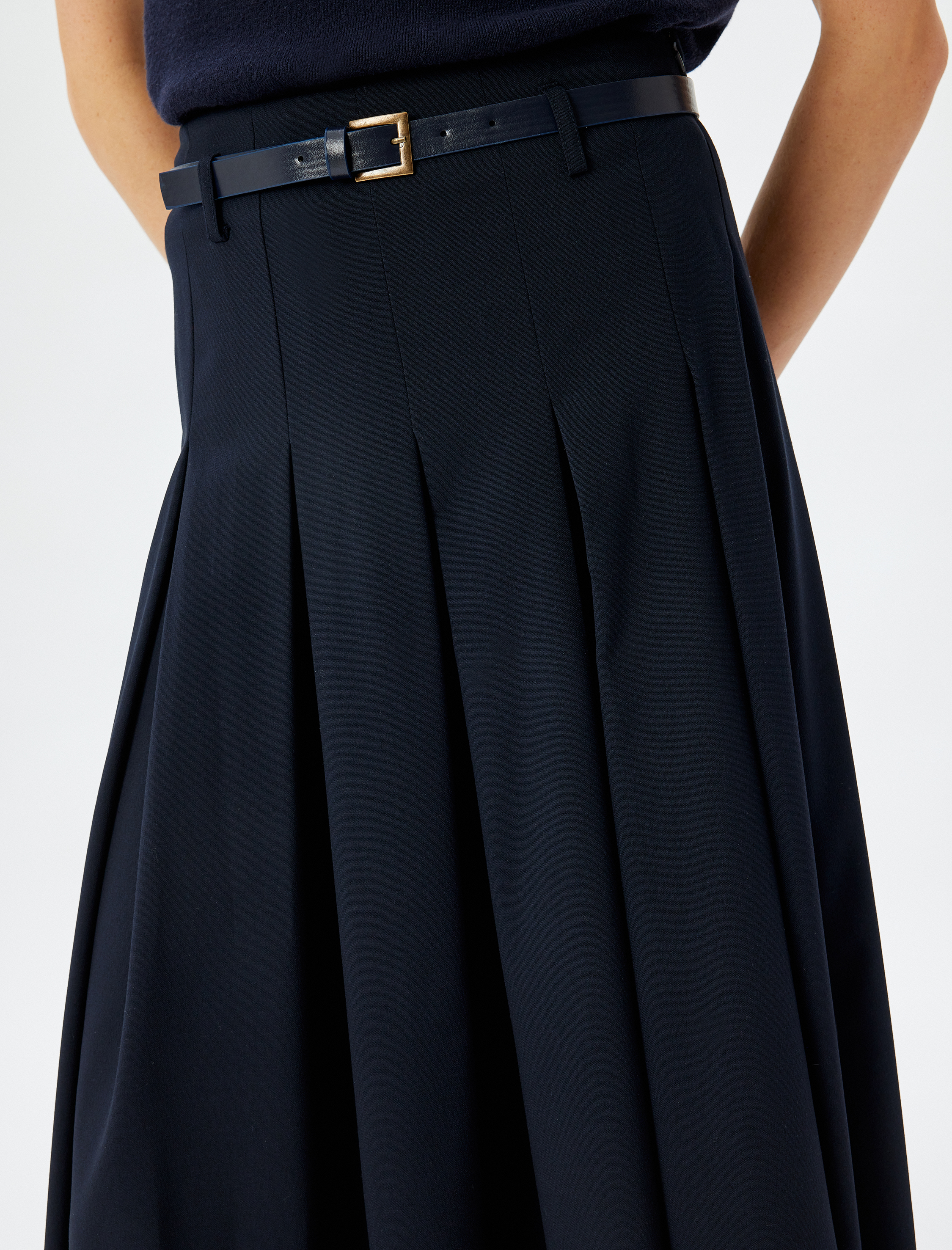   Kemerli Rahat Kalıp Midi Boy Pileli Etek