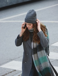 Saç Örgü Bere Kenarları Katlı