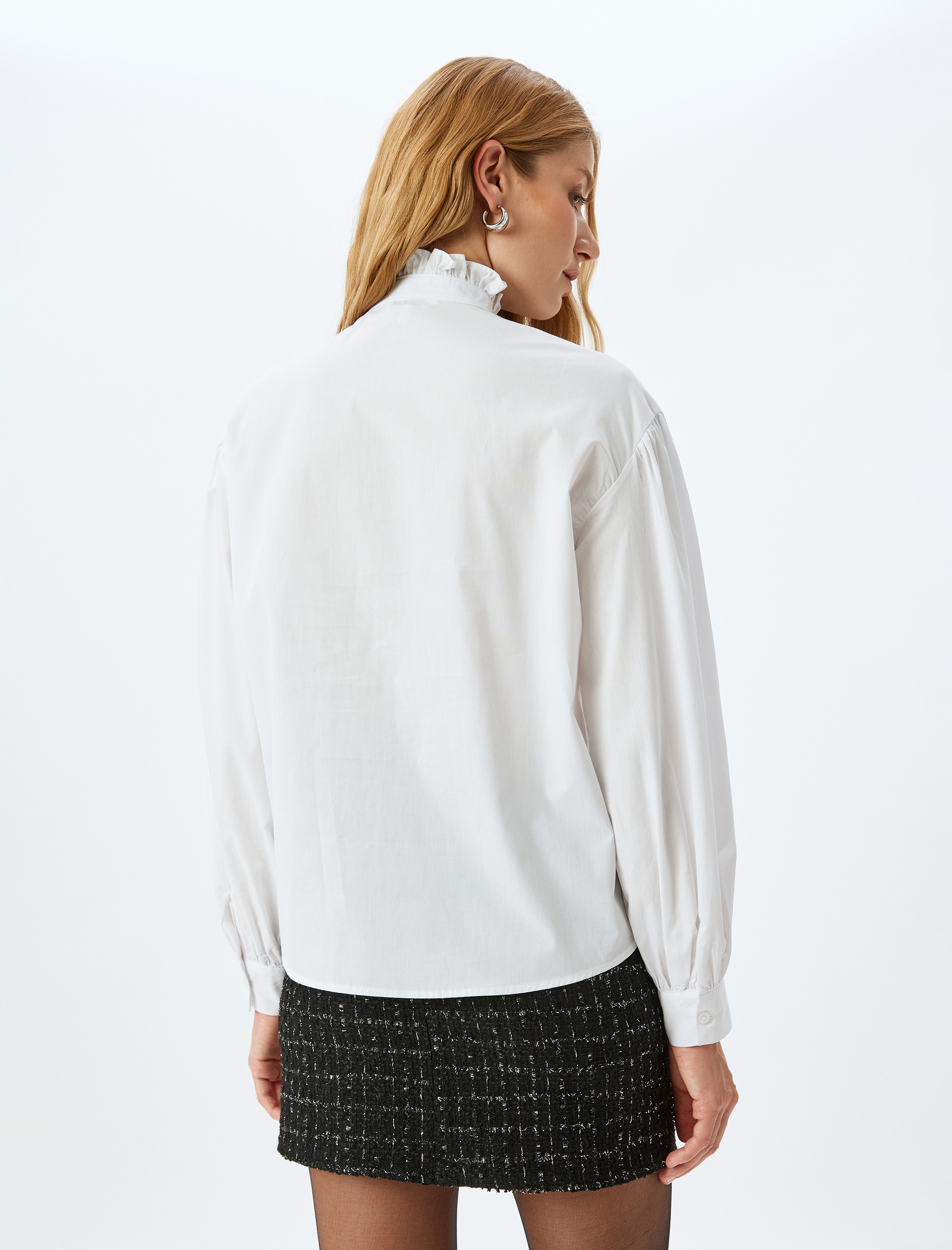   Pamuklu Uzun Kollu Fırfırlı Dik Yaka Fiyonk Detaylı Gömlek