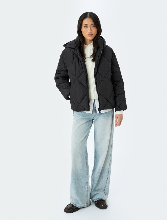  Fermuarlı Cepli Kapüşonlu Kısa Şişme Mont