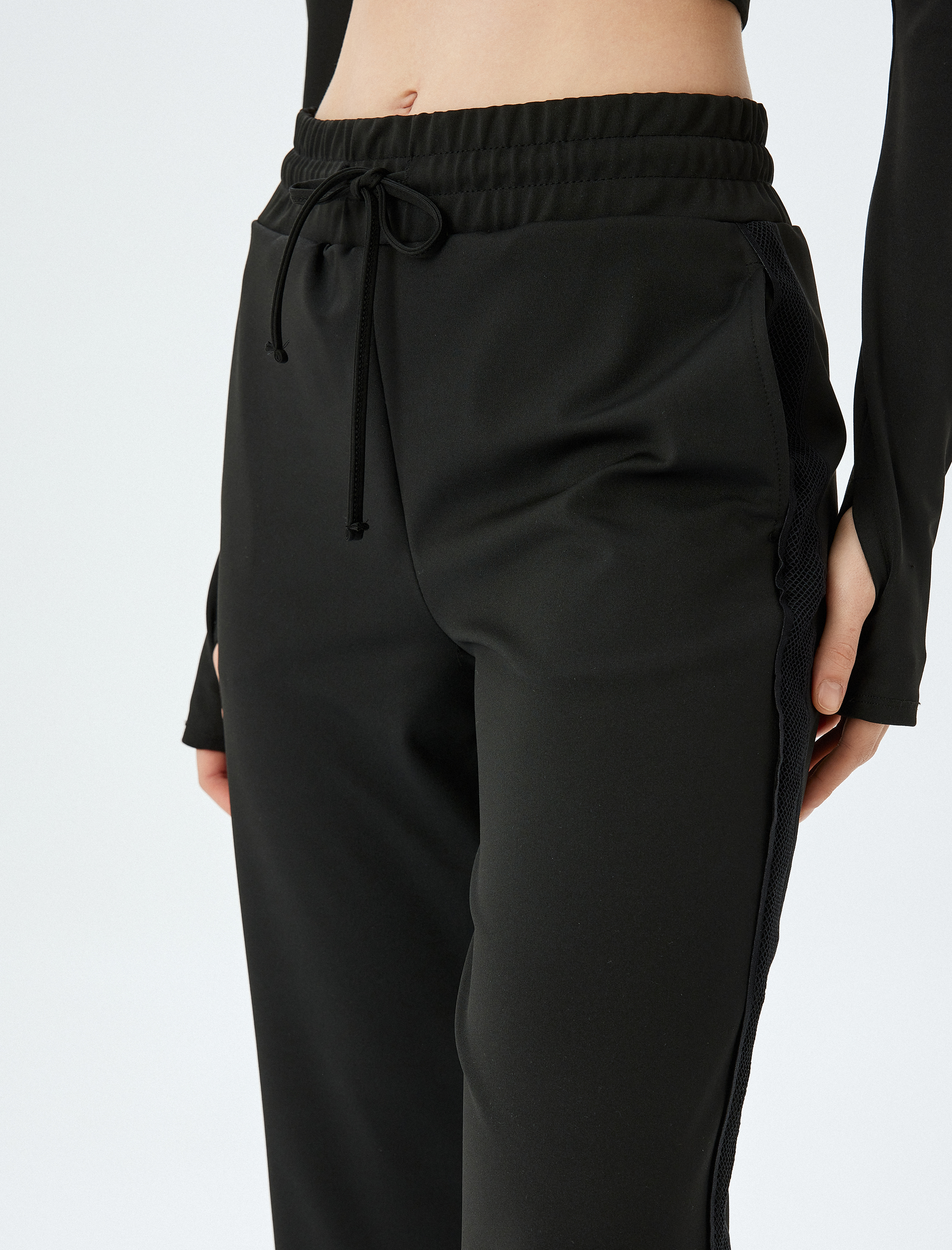   Yüksek Bel Bol Paça Bağcıklı Yanları Şeritli Eşofman Altı