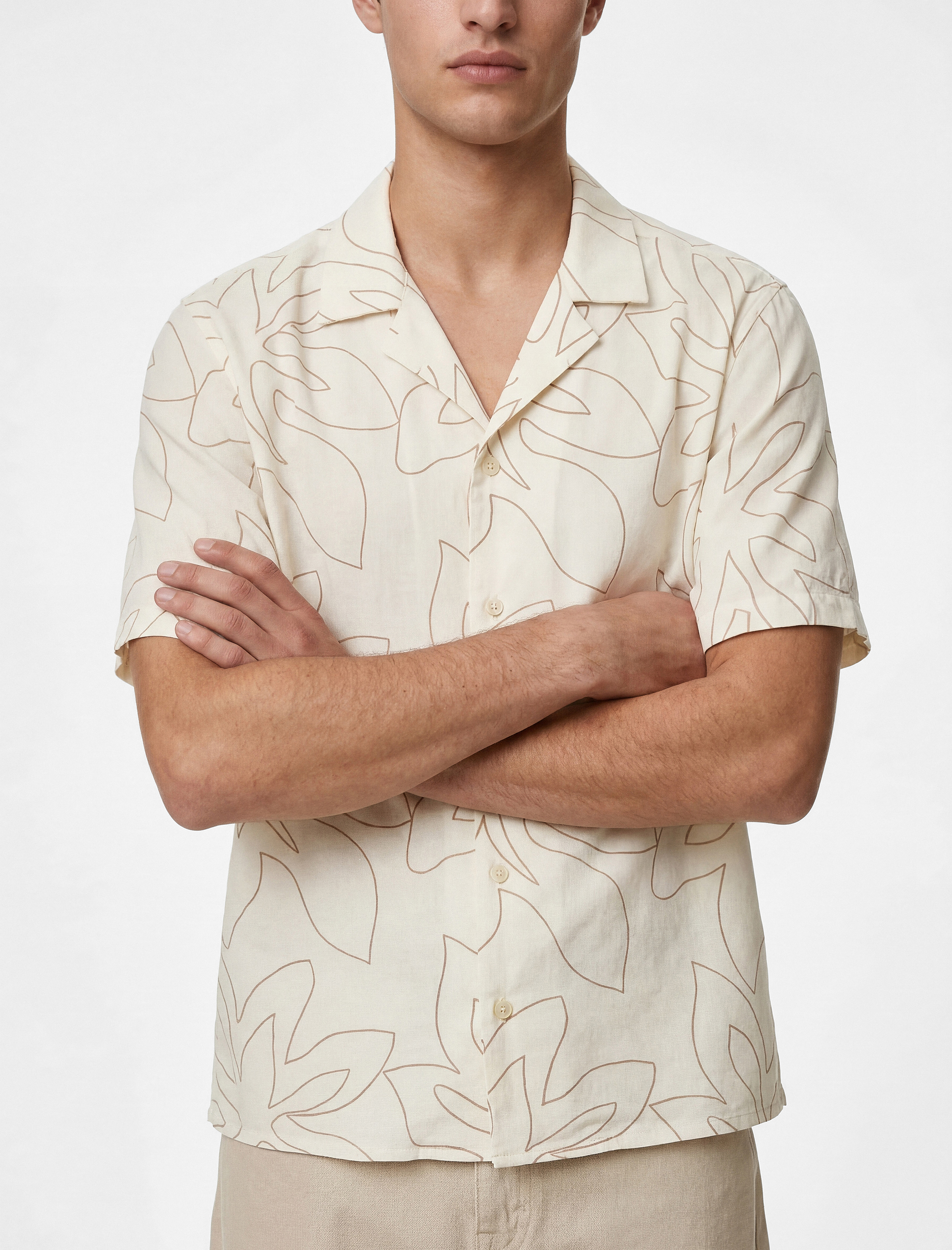   Regular Fit Kısa Kollu Viskon Karışımlı Nakışlı Devrik Yaka Gömlek