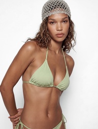 Boyundan Bağlamalı Üçgen Bikini Üstü