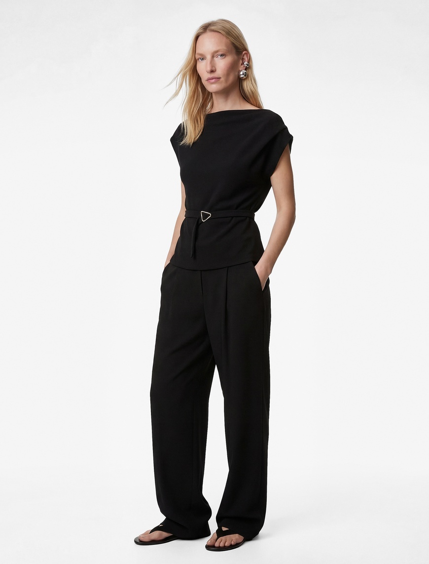 Koton Kadın Scuba Kumaş Slim Fit Kemerli Omzu Açık Kayık Yaka Kolsuz Bluz