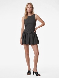 Yuvarlak Yaka Kolsuz Fırfırlı Mini Elbise