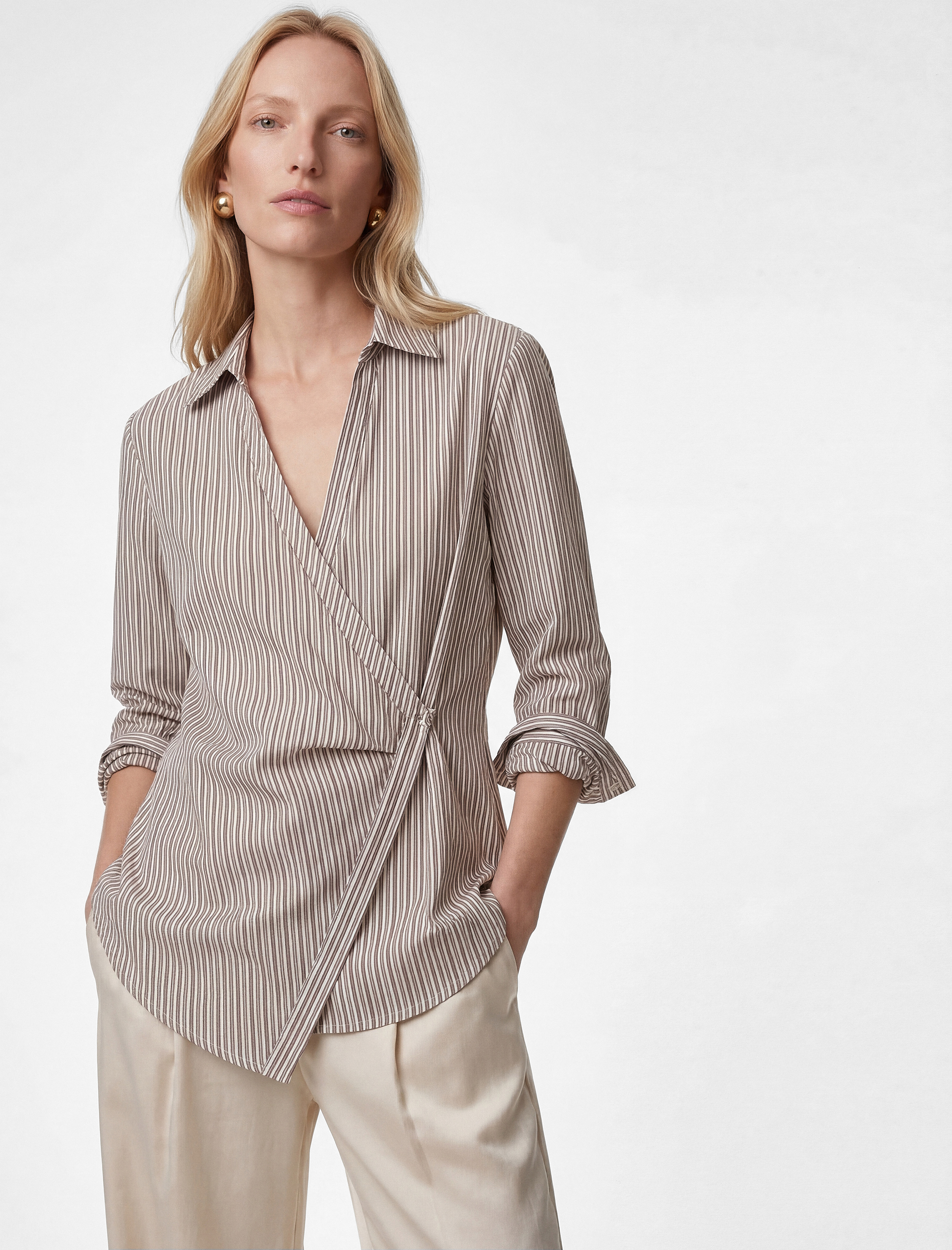 Asimetrik Kesim Kruvaze Yaka Düğme Detaylı Uzun Kollu Gömlek