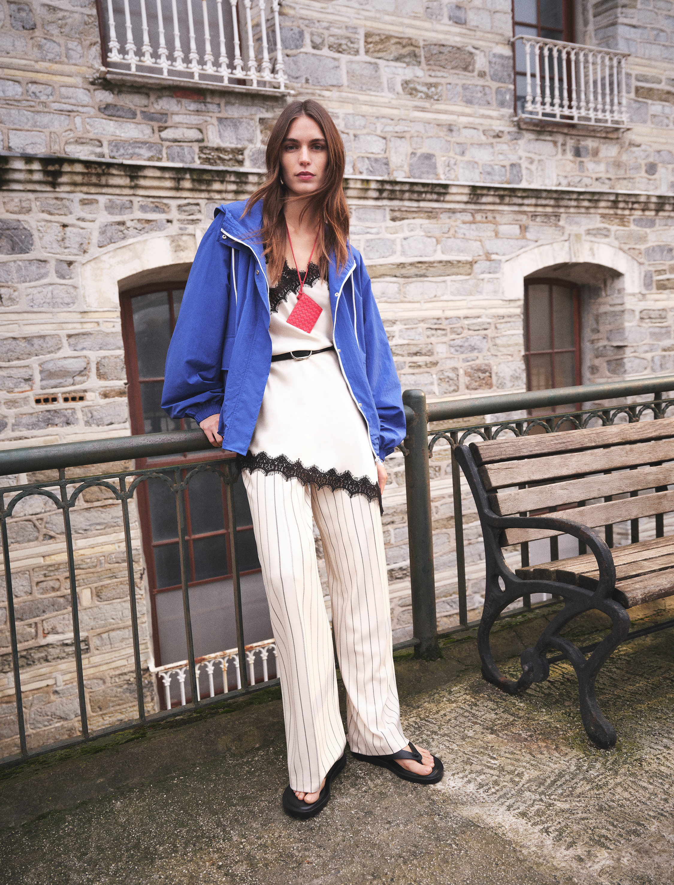   V Yaka İp Askılı Dantel Detaylı Asimetrik Kesim Midi Saten Elbise