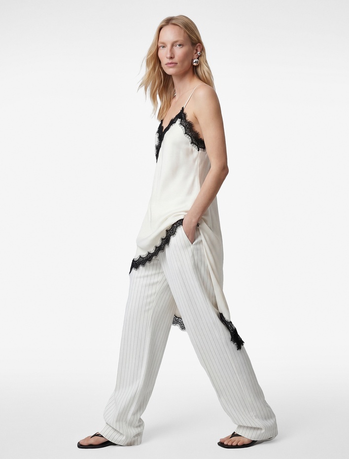  V Yaka İp Askılı Dantel Detaylı Asimetrik Kesim Midi Saten Elbise