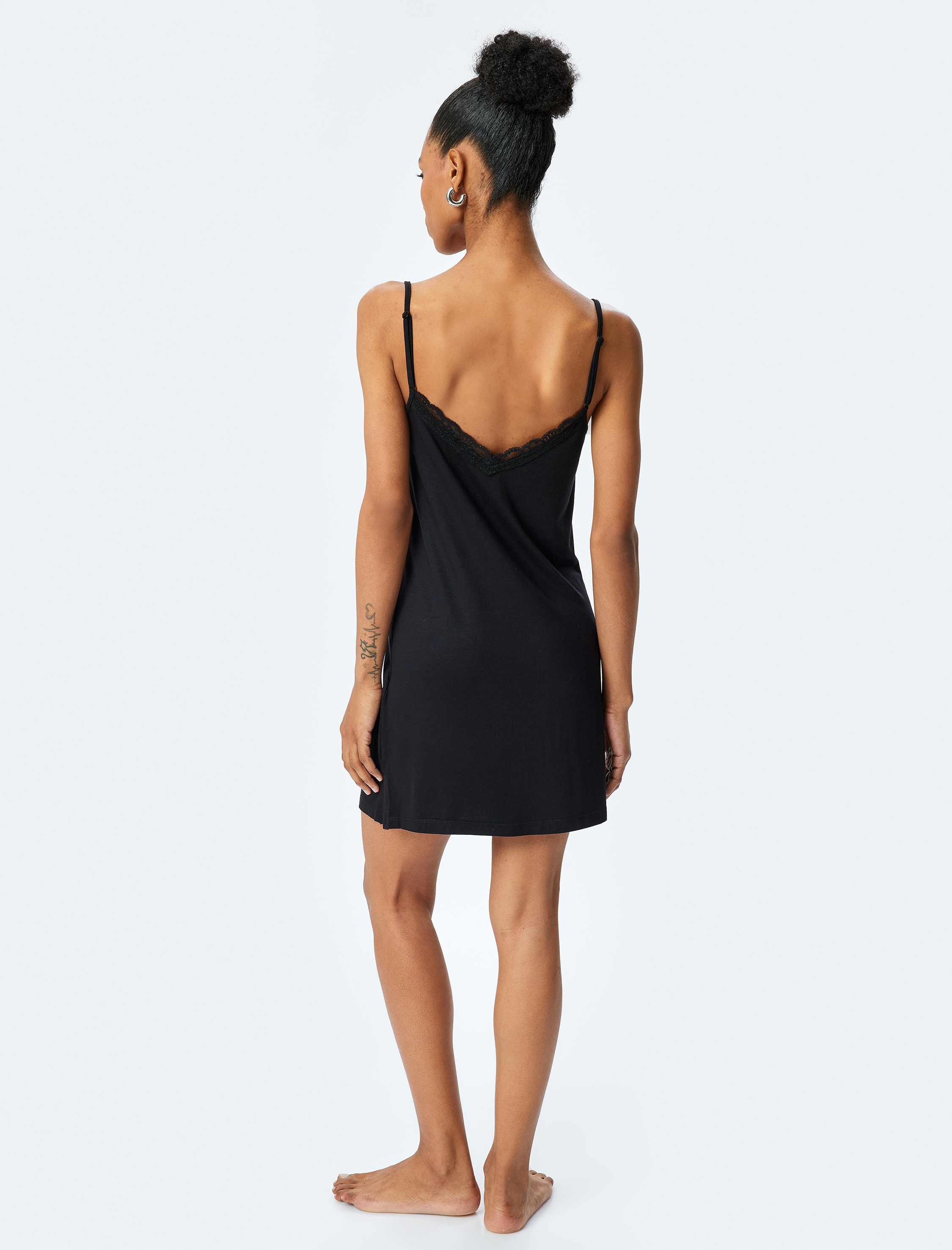   Mini Askılı Gecelik Dantel Detaylı V Yaka Viskon Kumaş