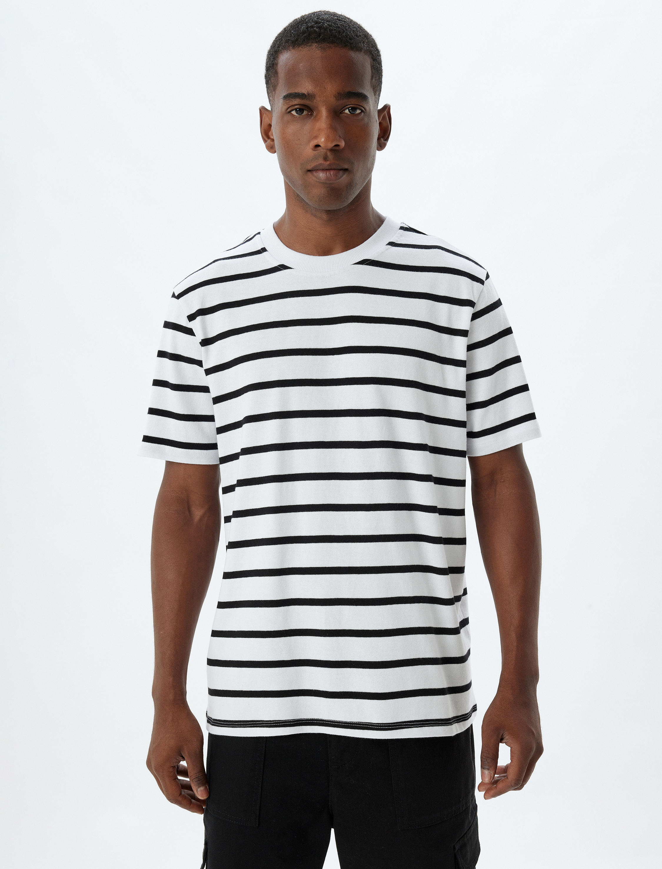   Bisiklet Yaka Pamuklu Kısa Kollu Tişört