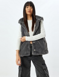 Kapüşonlu Çıtçıt Düğmeli Suni Kürk Yelek