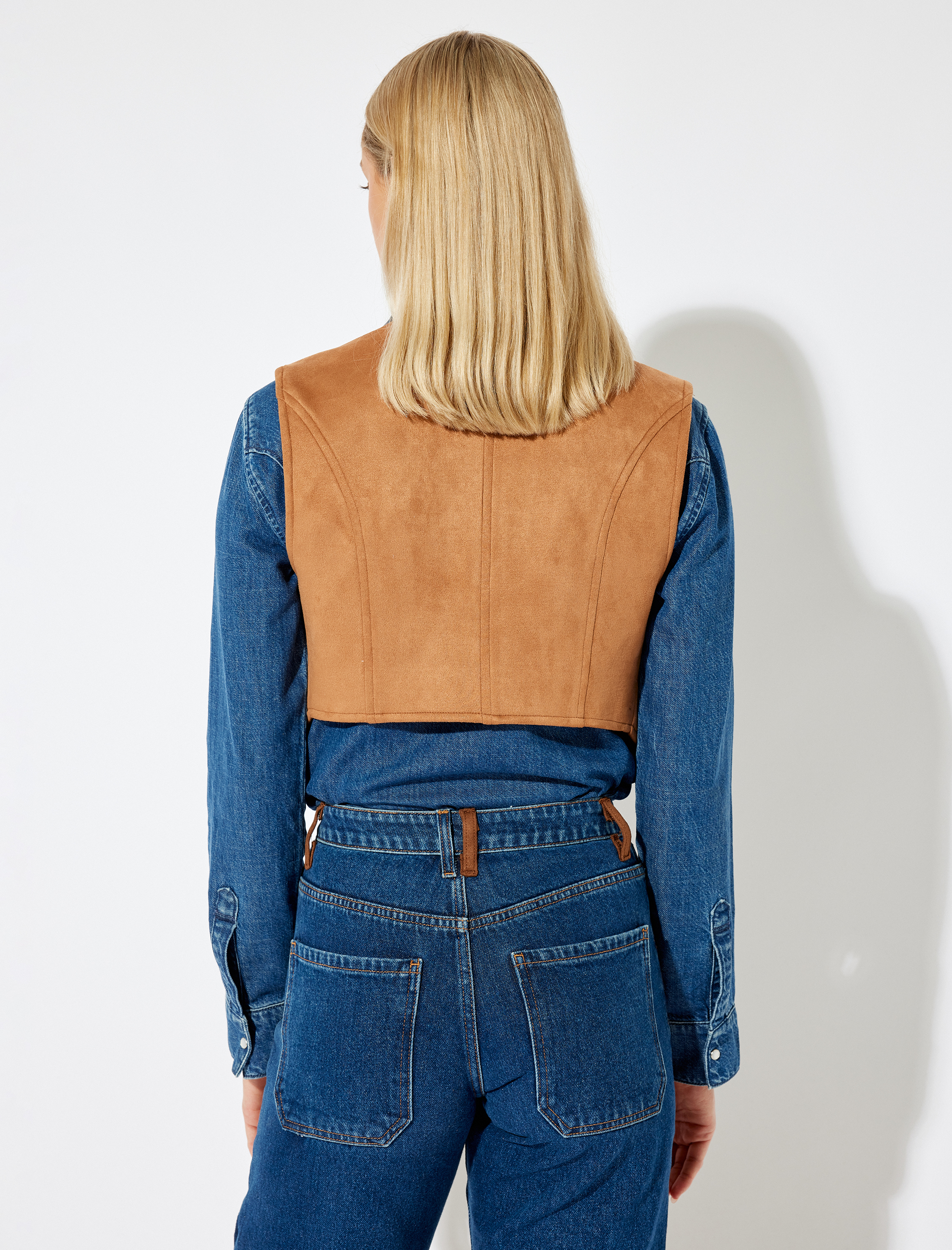   Süet Görünümlü Yelek Kolsuz V Yaka Püsküllü Metal Boncuk Detaylı