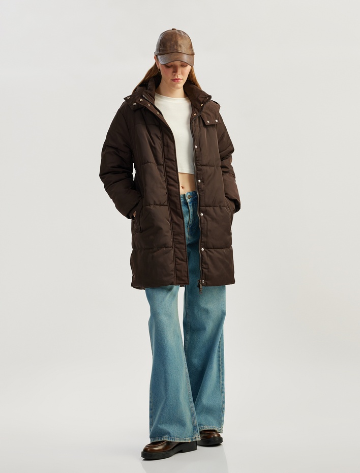  Kapüşonlu Çıtçıt Düğmeli Fermuarlı Oversize Şişme Mont