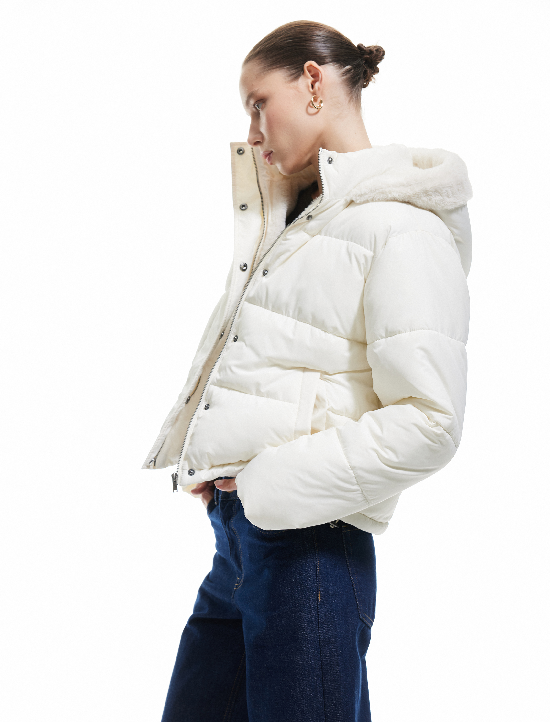   Kapüşonlu Fermuarlı İçi Peluş Çıtçıt Düğmeli Cepli Şişme Mont