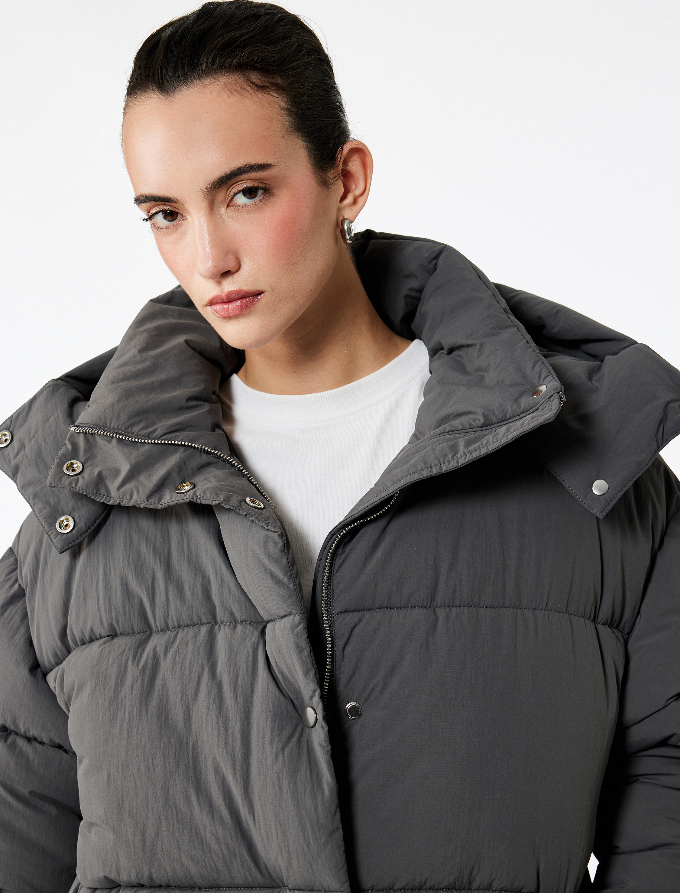   Fermuarlı Cepli Çıkarılabilir Kapüşonlu Uzun Kollu Su İtici Oversize Şişme Mont