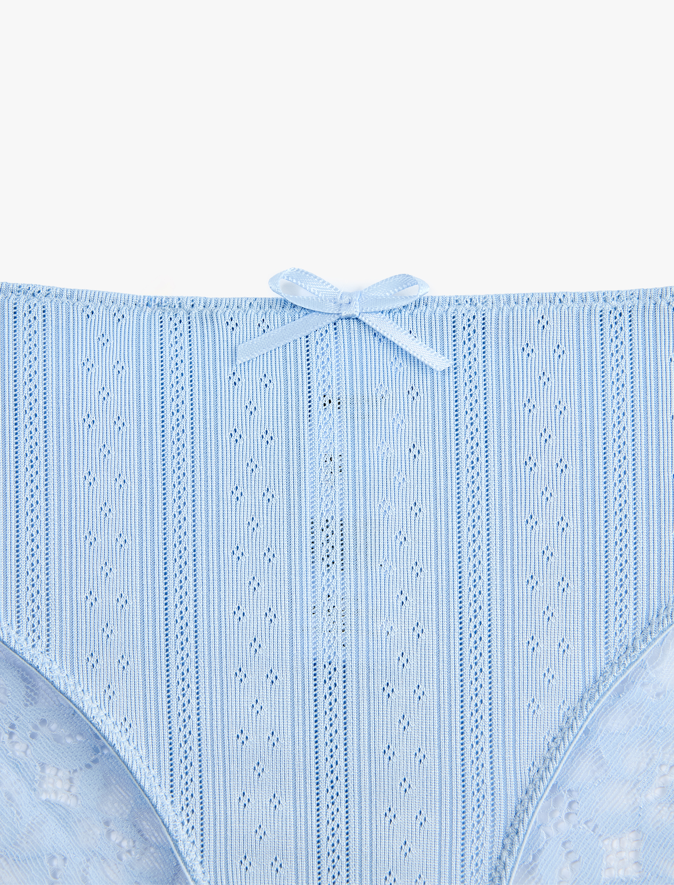   Rahat Kalıp Dantel Detaylı Fiyonklu Brazilian Külot