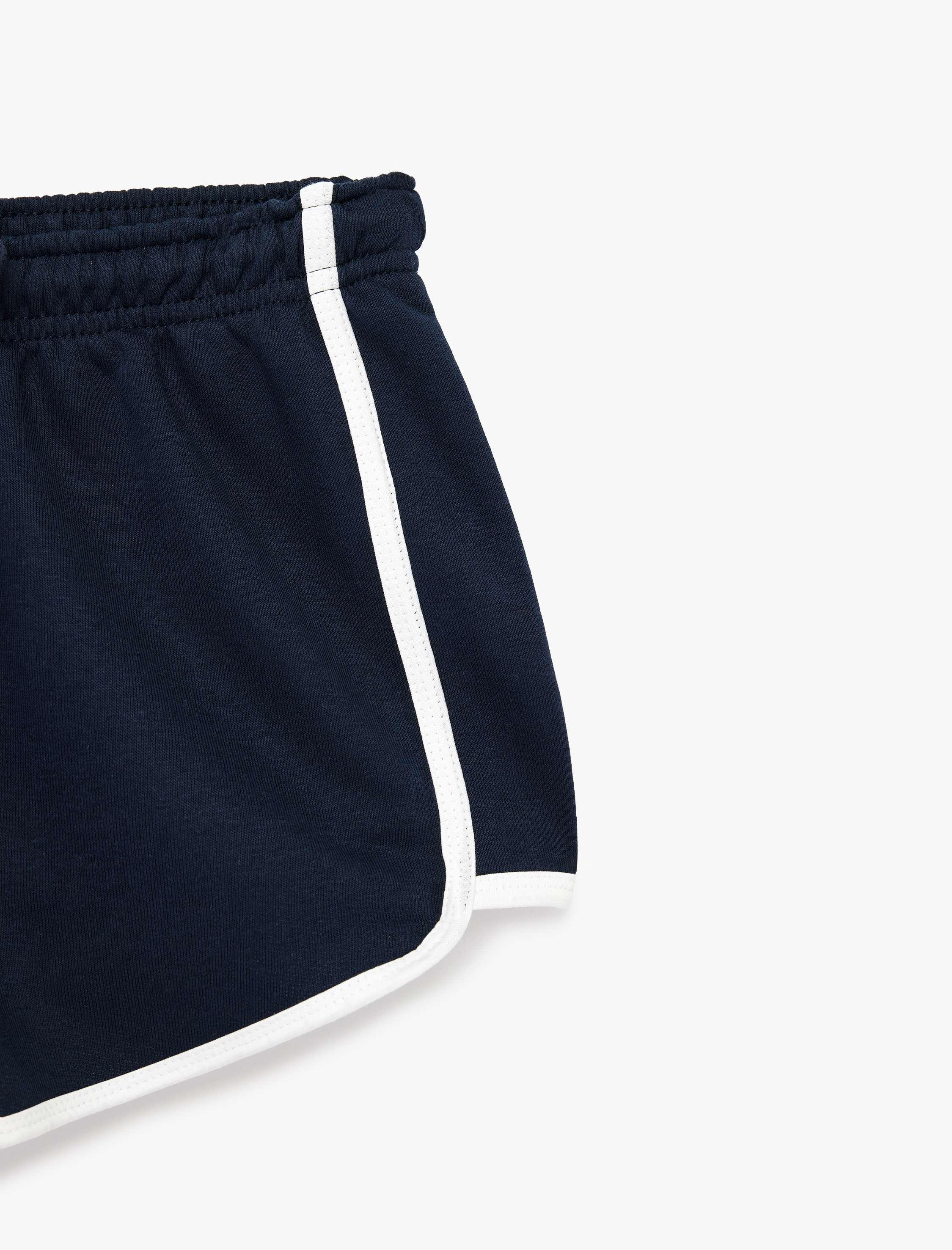   Slim Fit Beli Bağcıklı Biyeli Mini Şort