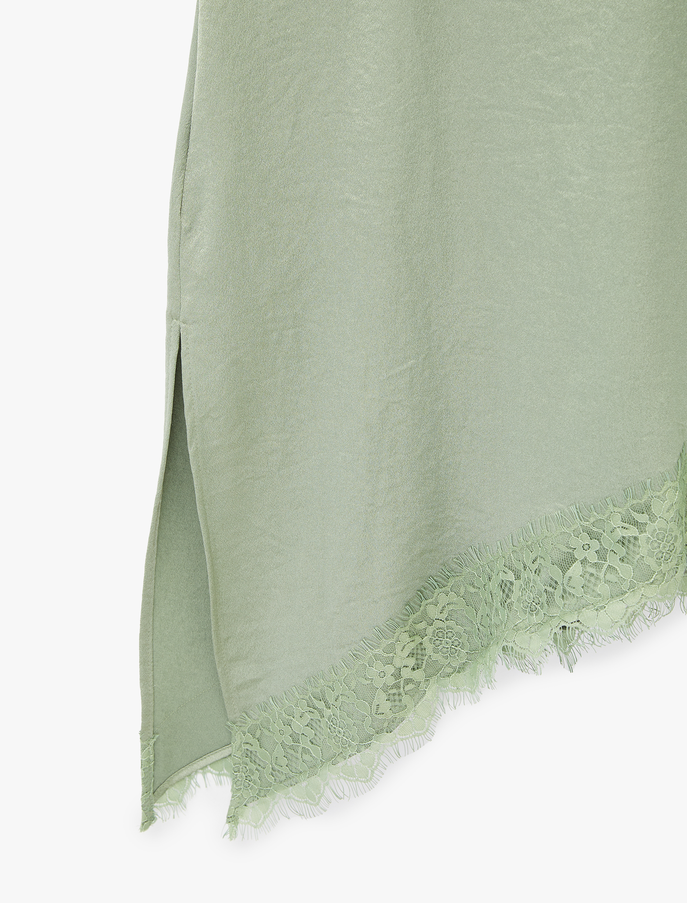   Kolsuz Bisiklet Yaka Asimetrik Kesim Dantelli Saten Bluz