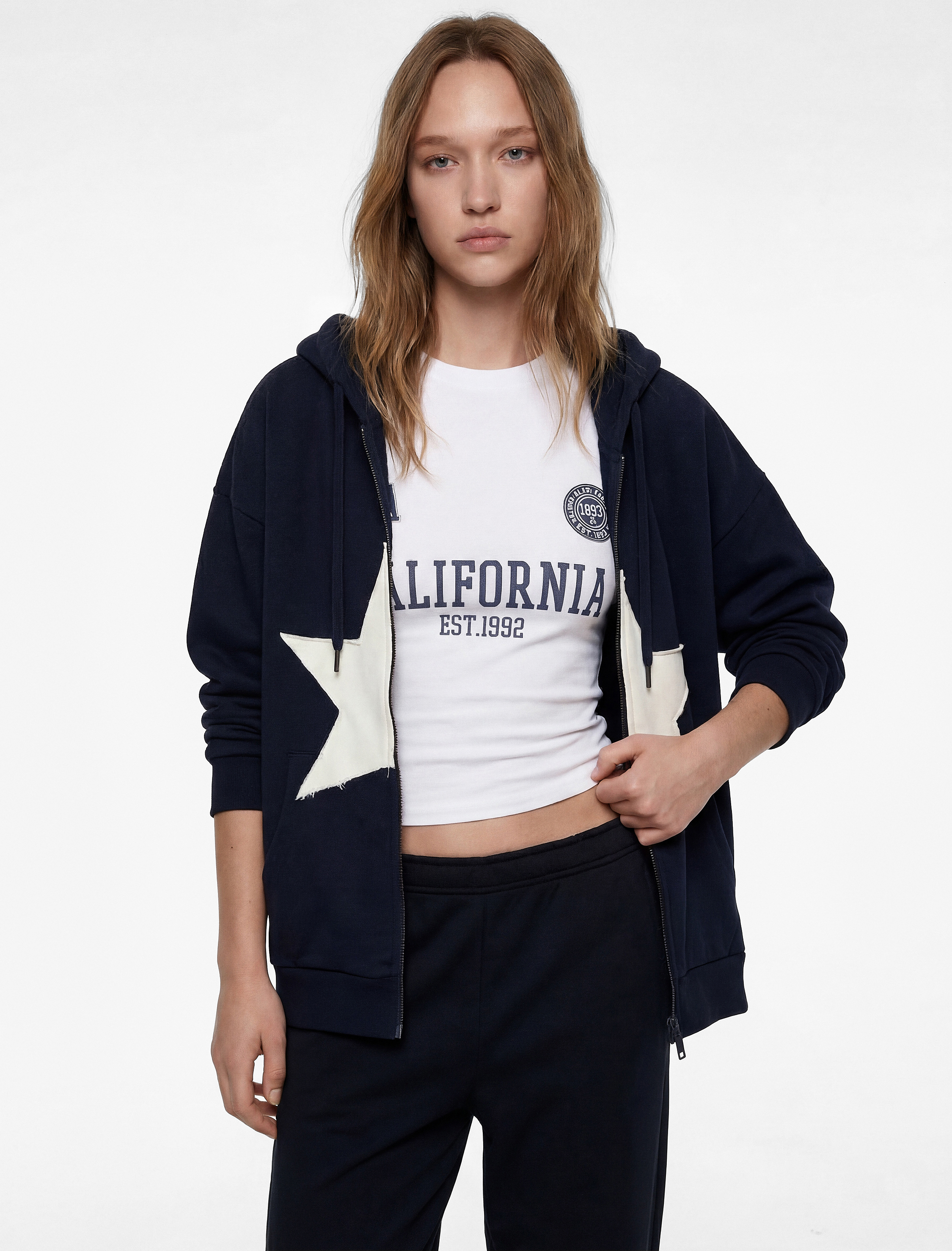   Uzun Kollu Yıldız Nakışlı Pamuklu Cepli Rahat Kalıp Kapüşonlu Fermuarlı Sweatshirt