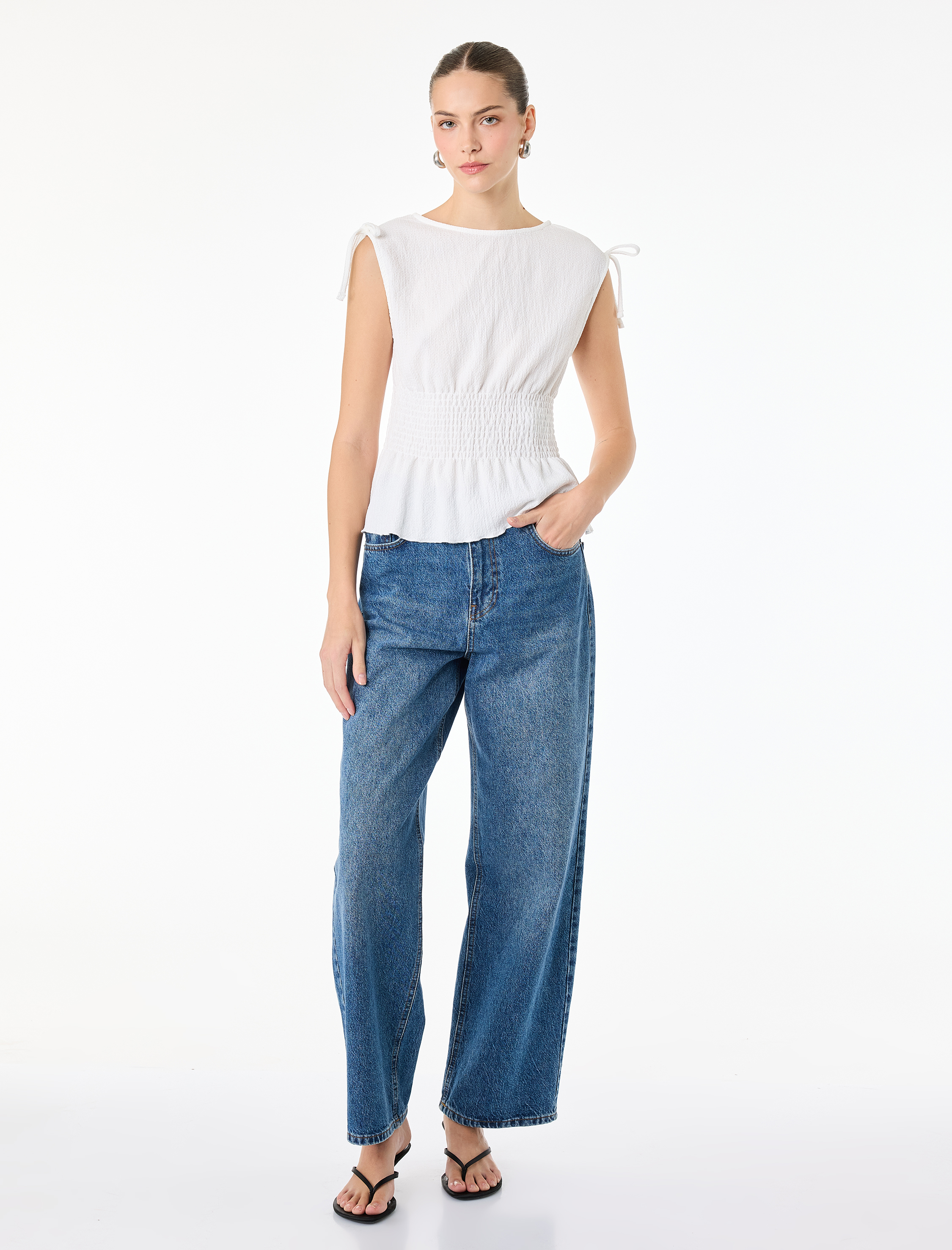   Bürümcük Kumaş Gipeli Kayık Yaka Fiyonk Detaylı Kolsuz Bluz