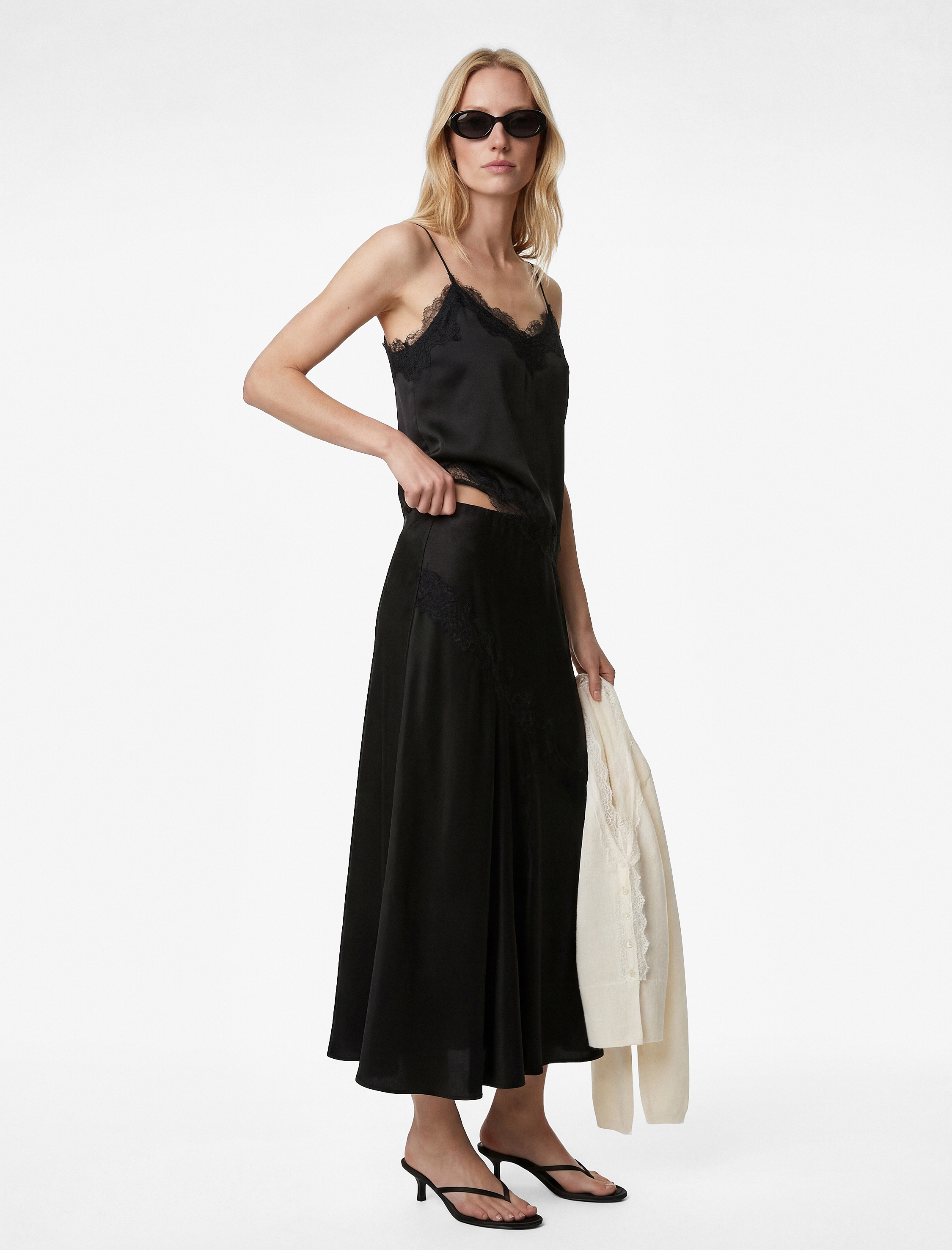   Çan Kesim Dantel Detaylı Midi Saten Etek