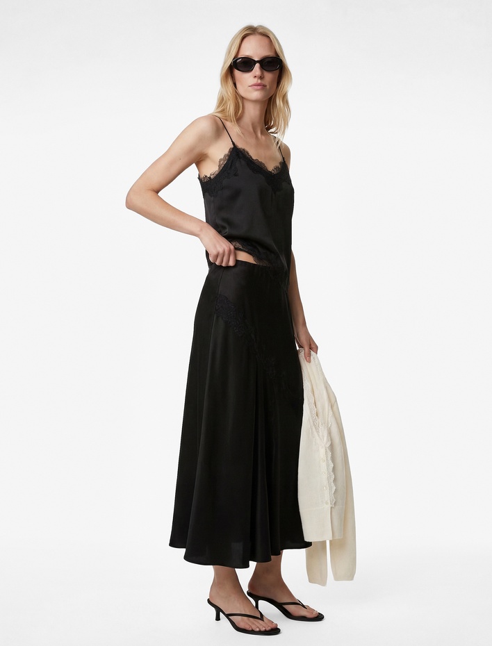  Çan Kesim Dantel Detaylı Midi Saten Etek