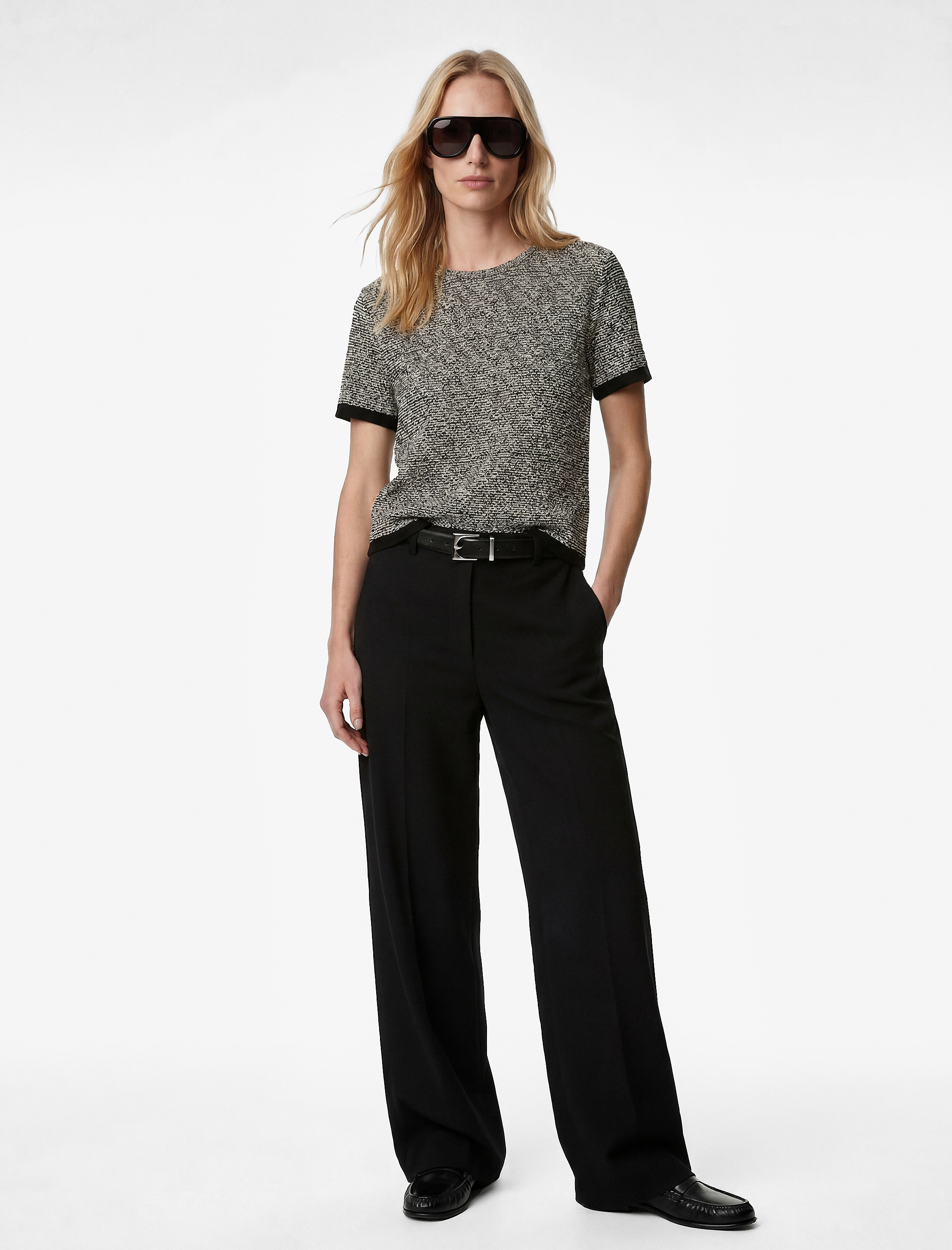   Metalik İplik Detaylı Parıltılı Kısa Kollu Bisiklet Yaka Dokulu Tişört