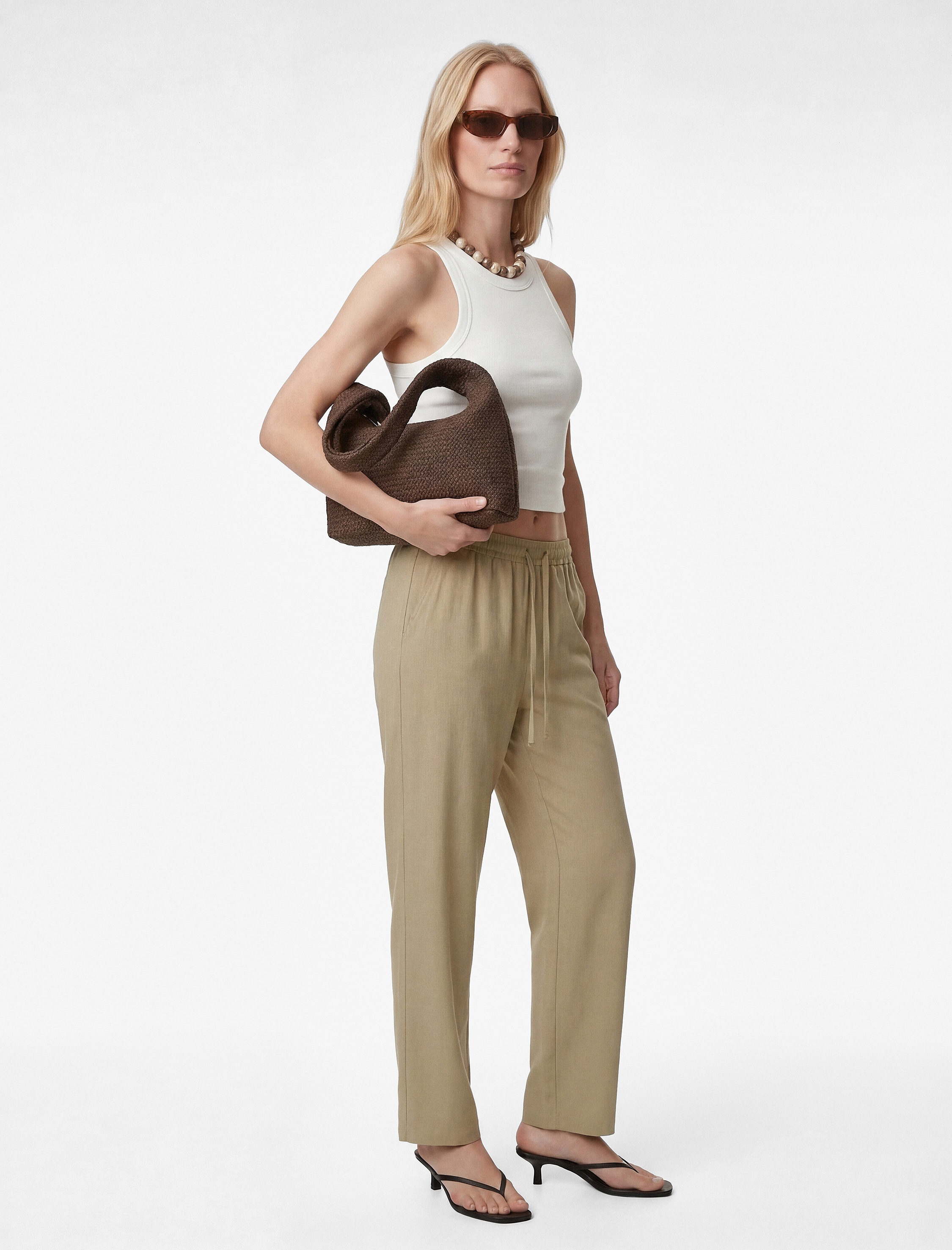 Kupro Viskon Kumaş Beli Lastikli Bağlamalı Cepli Düz Bol Paça Pantolon - Görsel 2