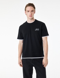 Regular Fit Pamuklu Pike Kumaş Kontrast Detaylı Kısa Kollu Nakışlı Bisiklet Yaka Tişört