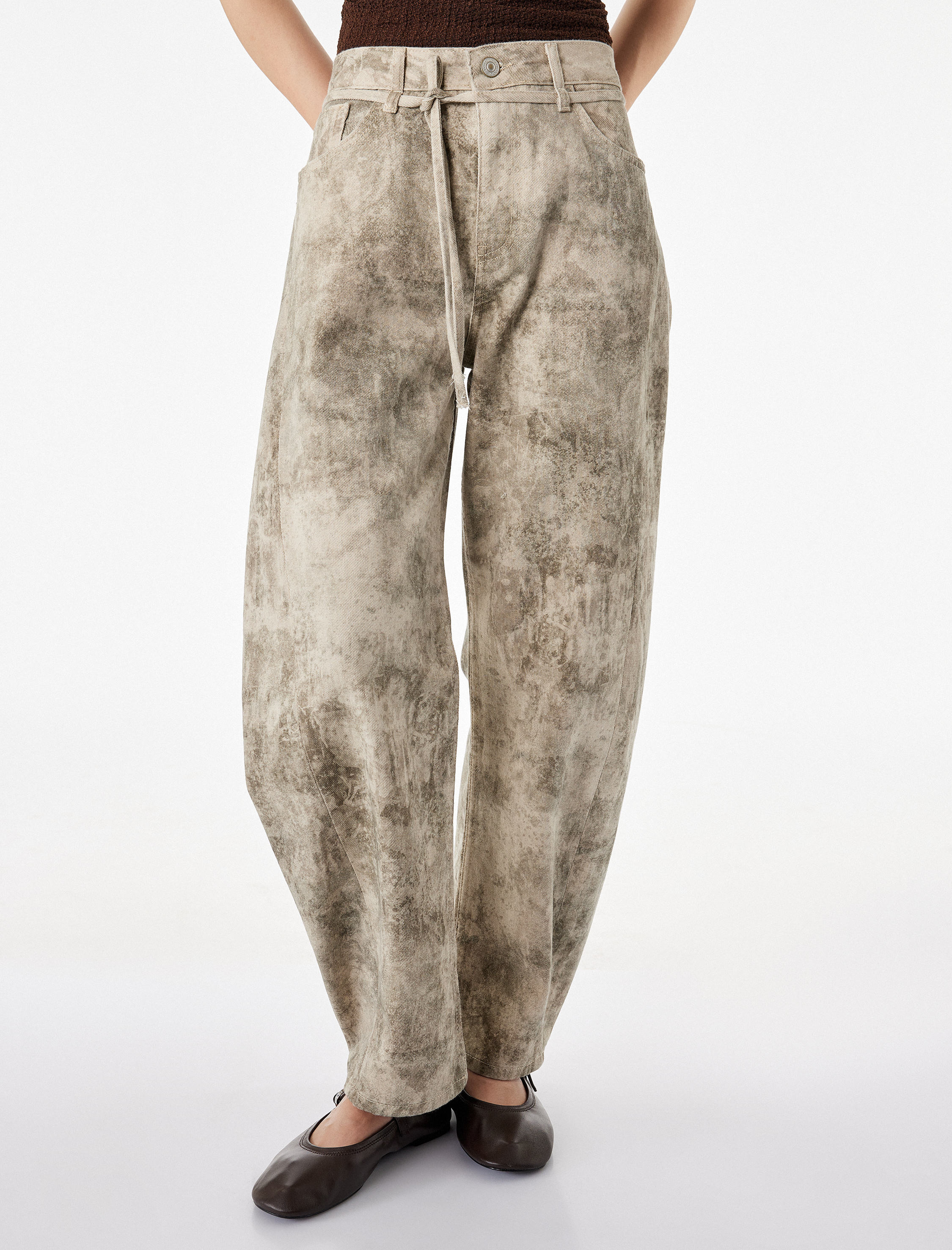   Rahat Kalıp Pamuklu Kemer Detaylı Yıkamalı Düğmeli Balon Pantolon