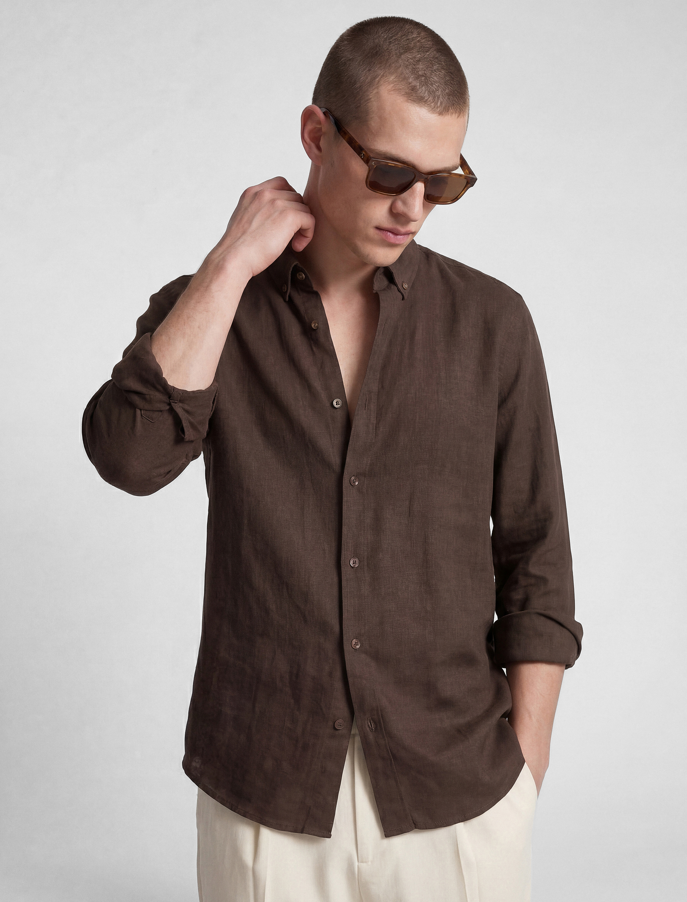 Regular Fit Düğmeli Yaka Uzun Kollu Keten Gömlek - Görsel 2