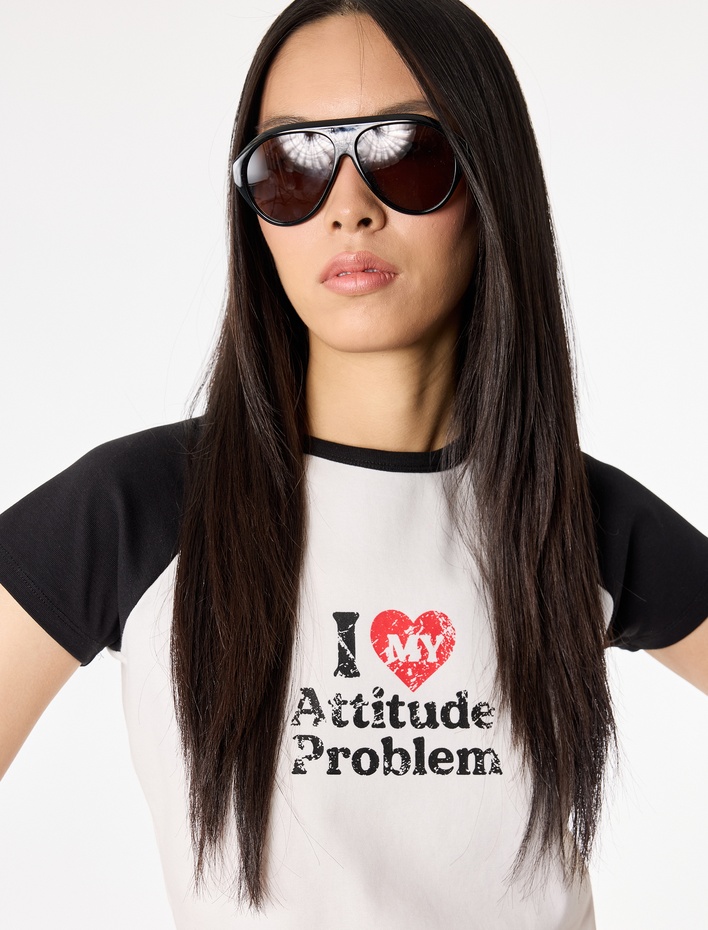  Pamuklu Slim Fit Kısa Reglan Kollu Bisiklet Yaka Slogan Baskılı Tişört