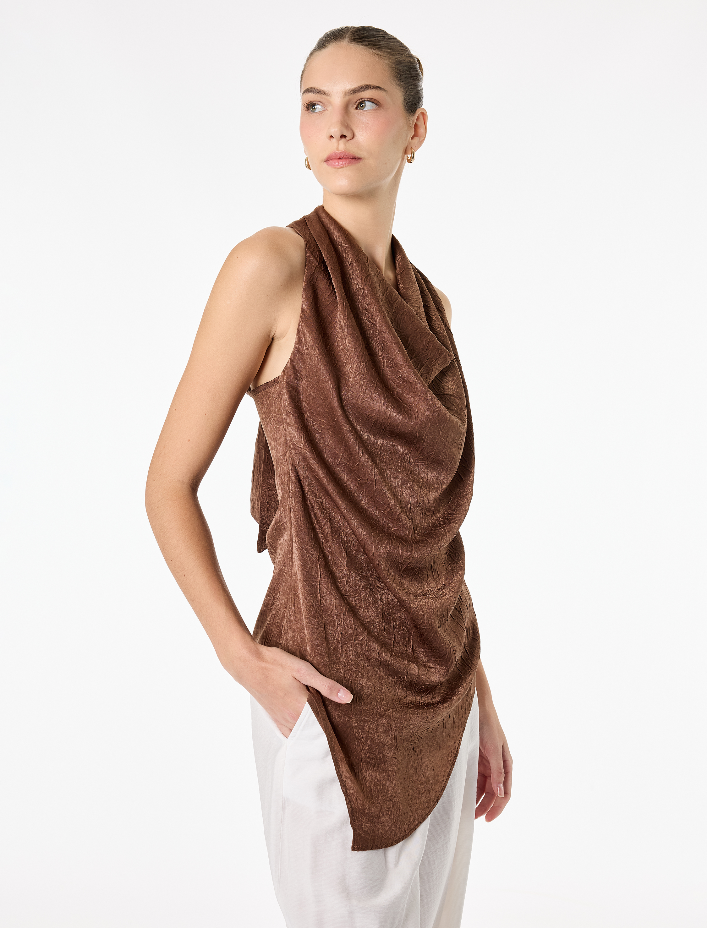   Asimetrik Kesim Kolsuz Sırtı Bağcıklı Saten Degaje Yaka Bluz