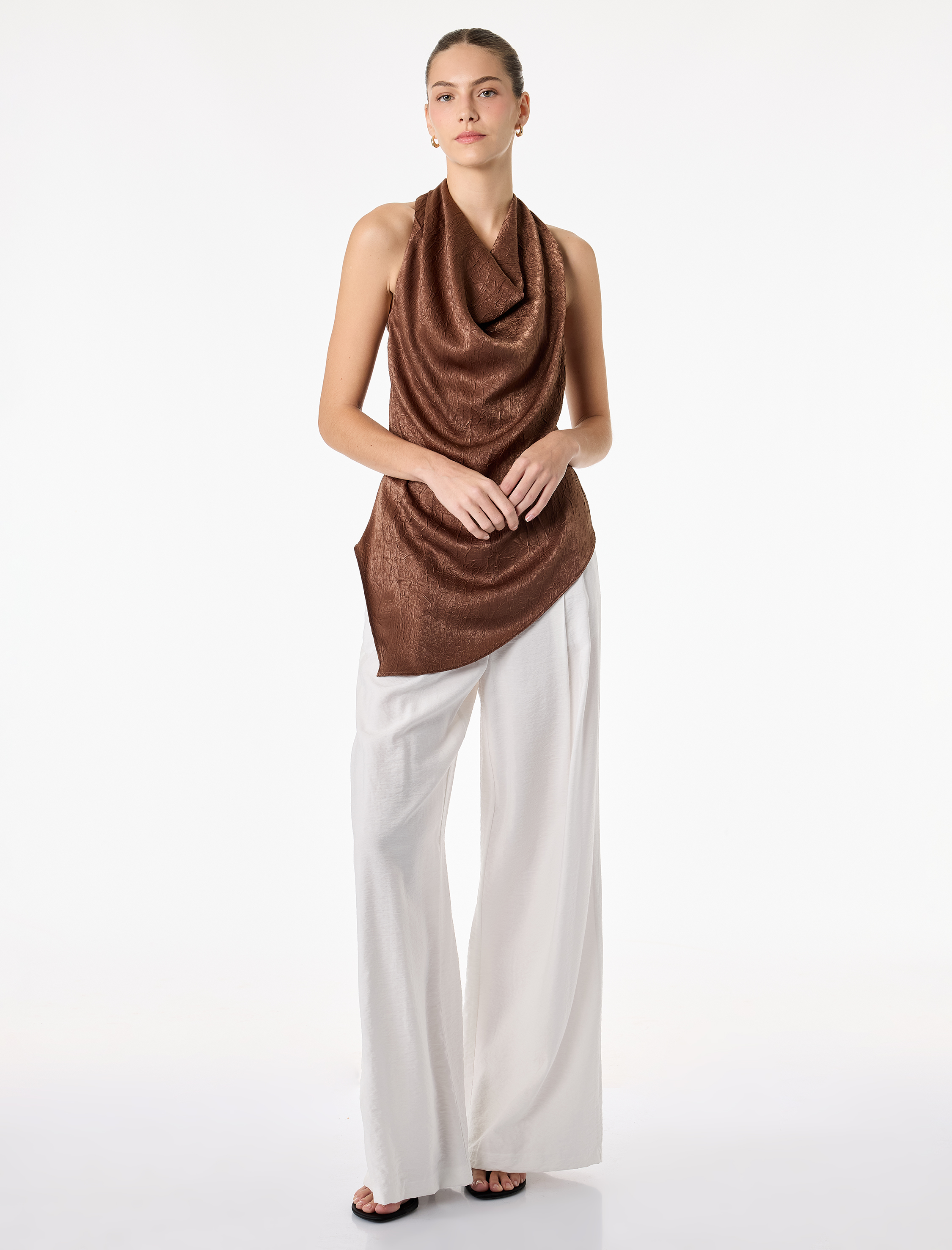   Asimetrik Kesim Kolsuz Sırtı Bağcıklı Saten Degaje Yaka Bluz