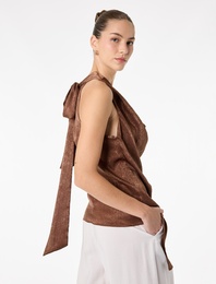 Asimetrik Kesim Kolsuz Sırtı Bağcıklı Saten Degaje Yaka Bluz