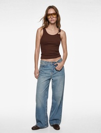 Metal Aksesuarlı Asimetrik Yaka Kolsuz Bluz