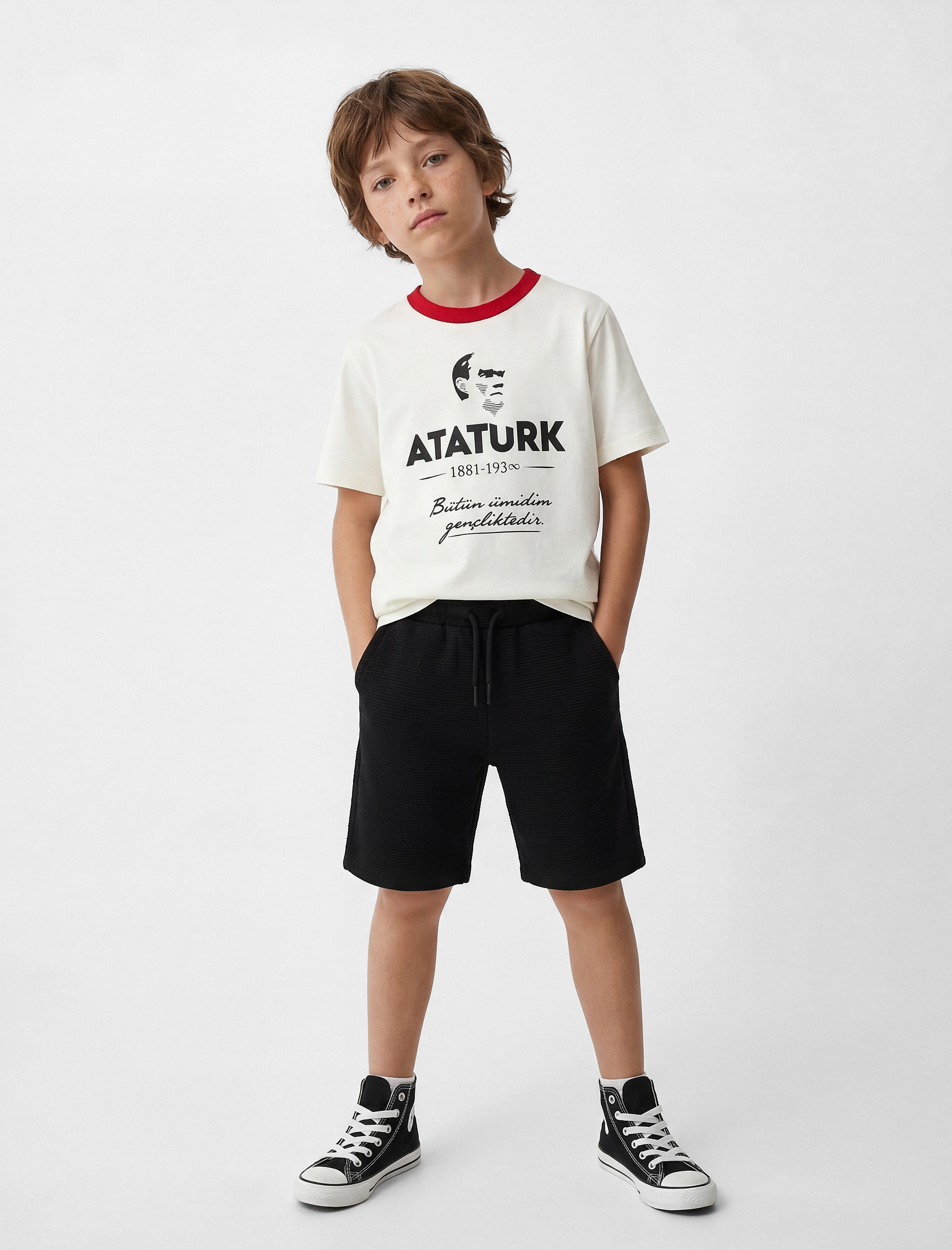  Erkek Çocuk Pamuklu Kısa Kollu Bisiklet Yaka Atatürk Baskılı Tişört