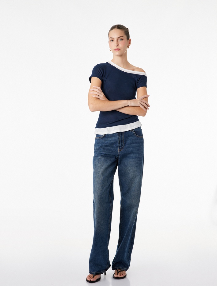  Slim Fit Kontrast Detaylı Kısa Kollu Kayık Yaka Tişört