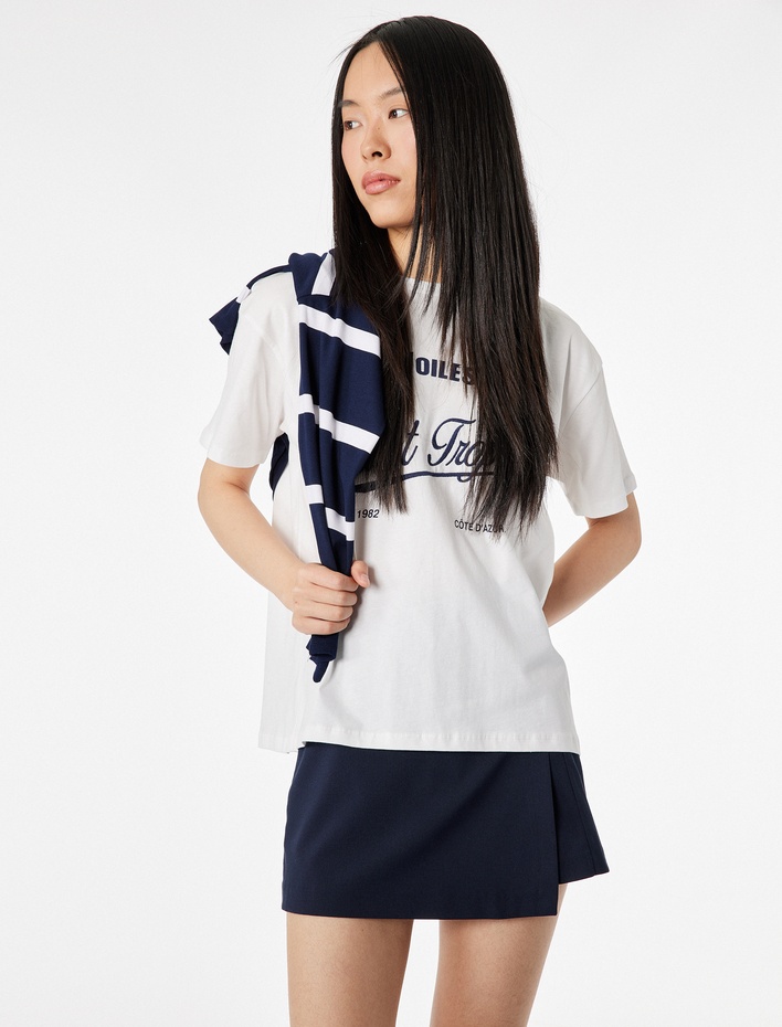  Rahat Kalıp Kısa Kollu Nakışlı Pamuklu Bisiklet Yaka Tişört