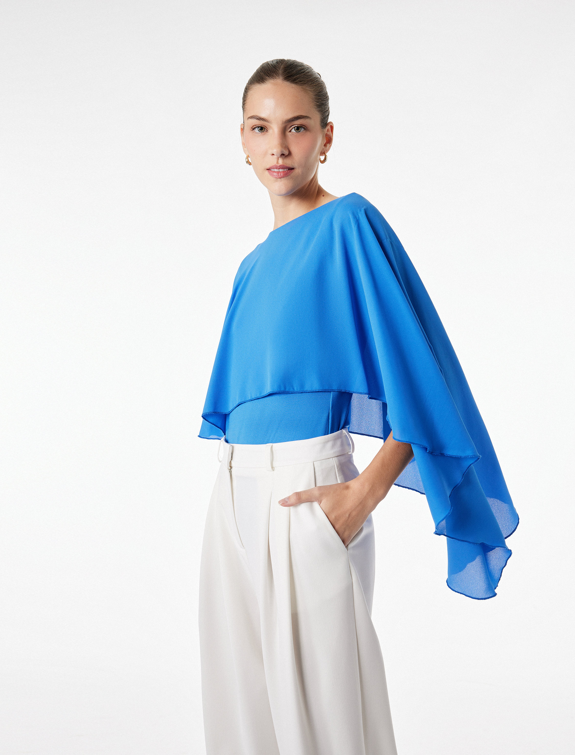   Slim Fit Yuvarlak Yaka Tül Detaylı Asimetrik Kesim Pelerin Bodysuit