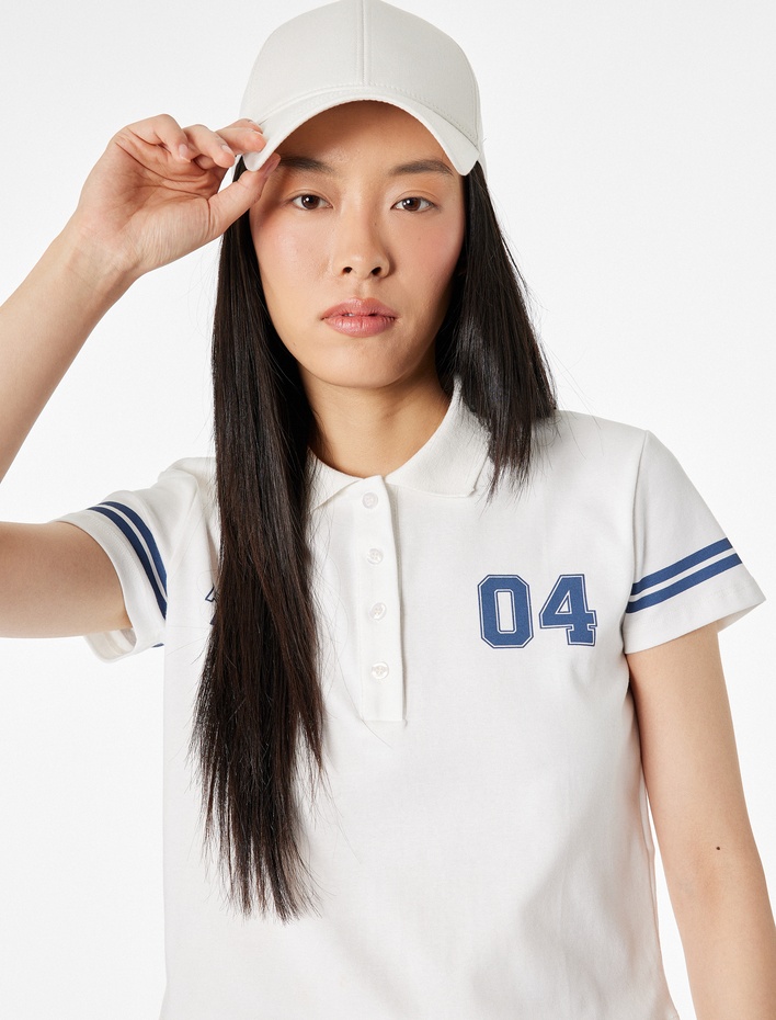  Regular Fit Düğmeli Kısa Kollu Kolej Baskılı Polo Yaka Tişört