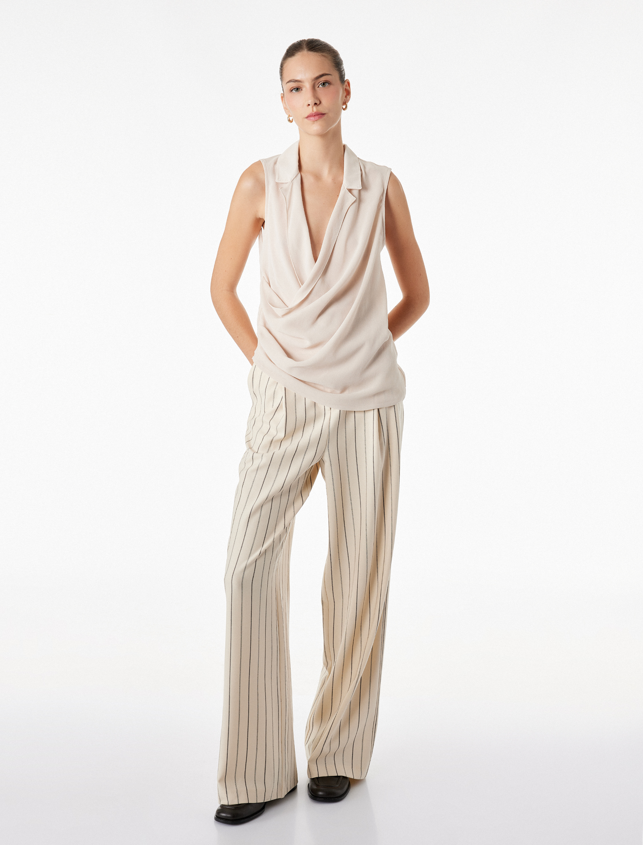   Drapeli Degaje Yaka Kolsuz Krep Bluz