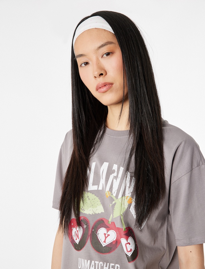  Rahat Kalıp Kısa Kollu Kiraz Baskılı Bisiklet Yaka Tişört