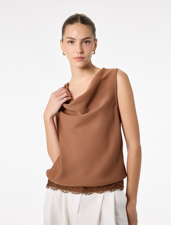  Kolsuz Degaje Yaka Dantel Detaylı Saten Bluz