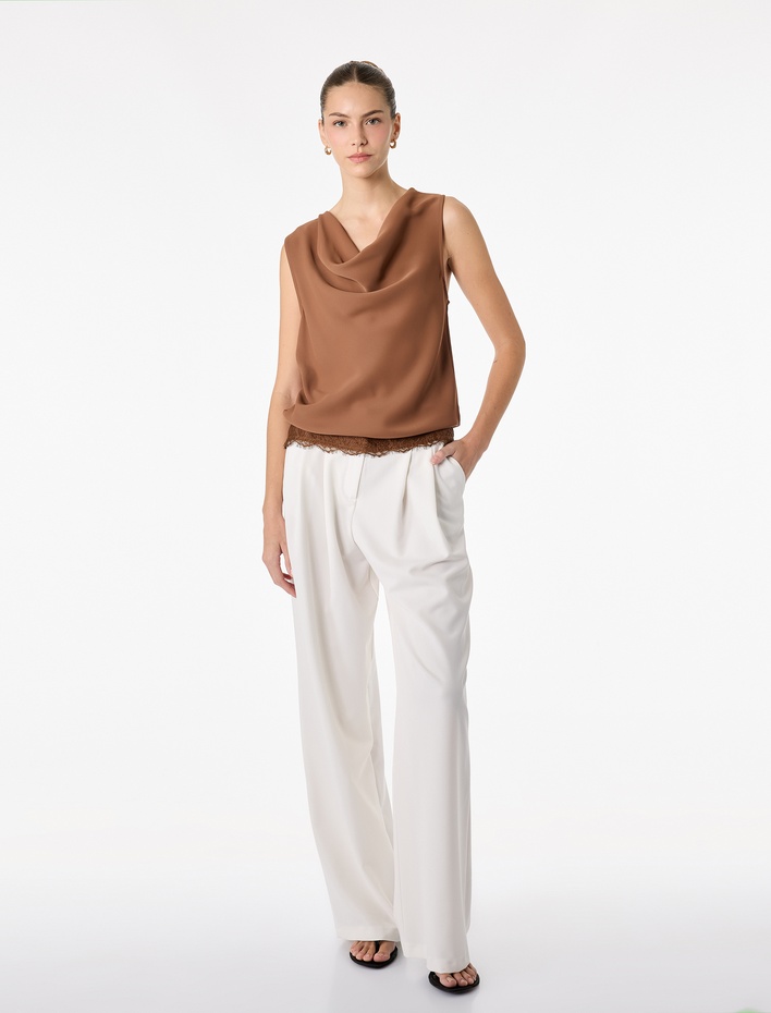  Kolsuz Degaje Yaka Dantel Detaylı Saten Bluz