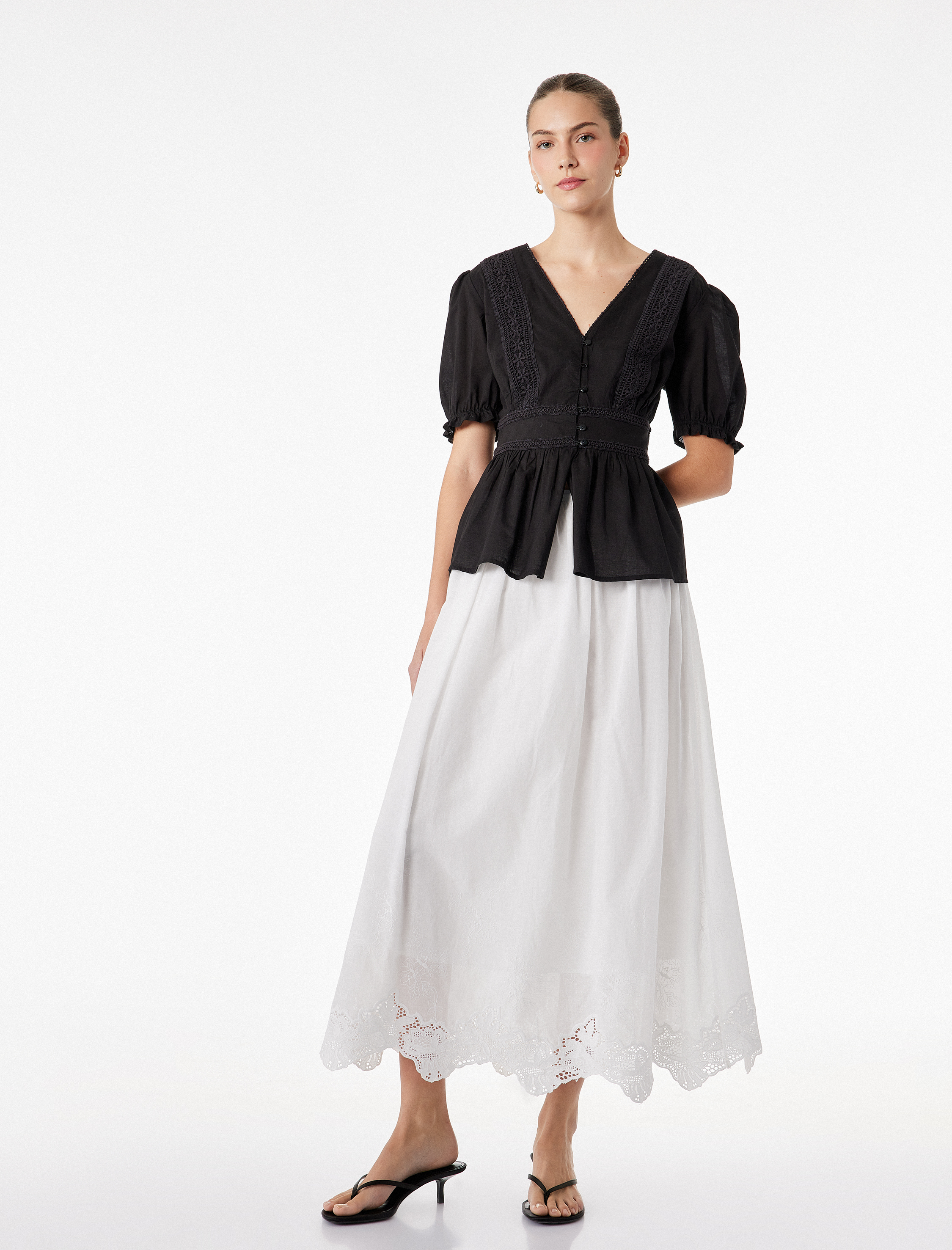   Pamuklu Slim Fit V Yaka Dantelli Kısa Balon Kollu Bluz