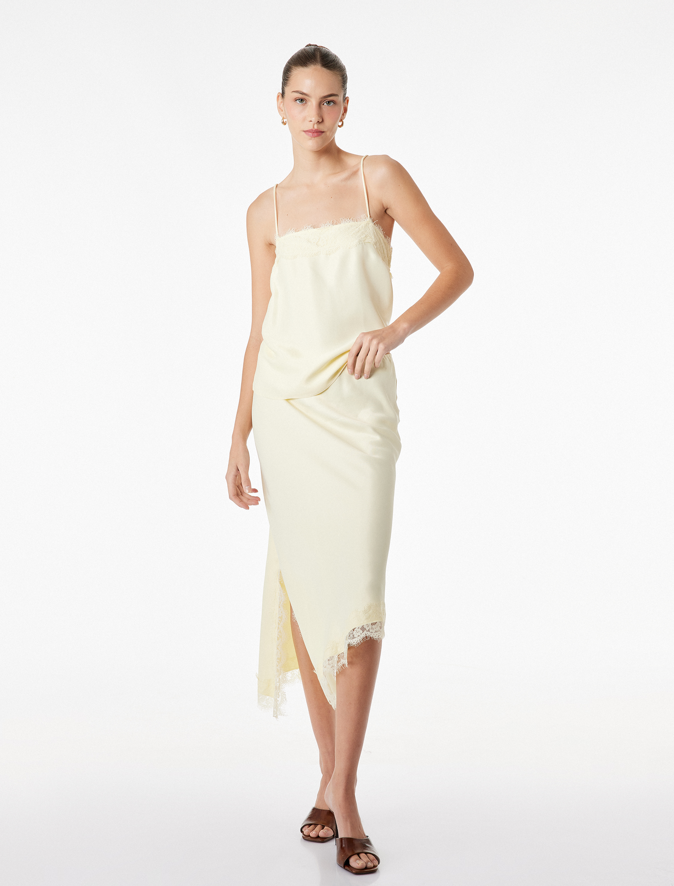   Dantel Detaylı İnce Askılı Saten Bluz