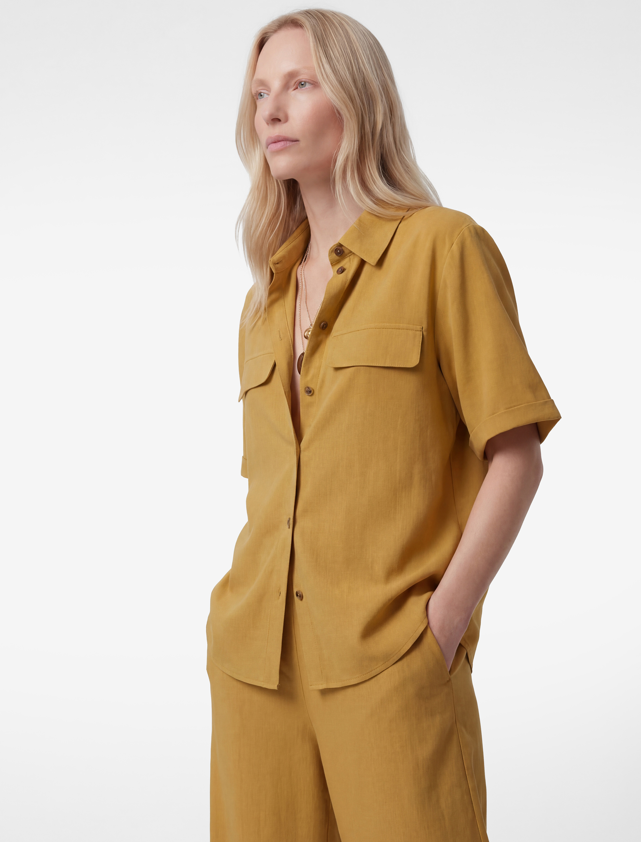 Viskon Karışımlı Düğmeli Cep Detaylı Kısa Kollu Gömlek Yaka Bluz - Görsel 2