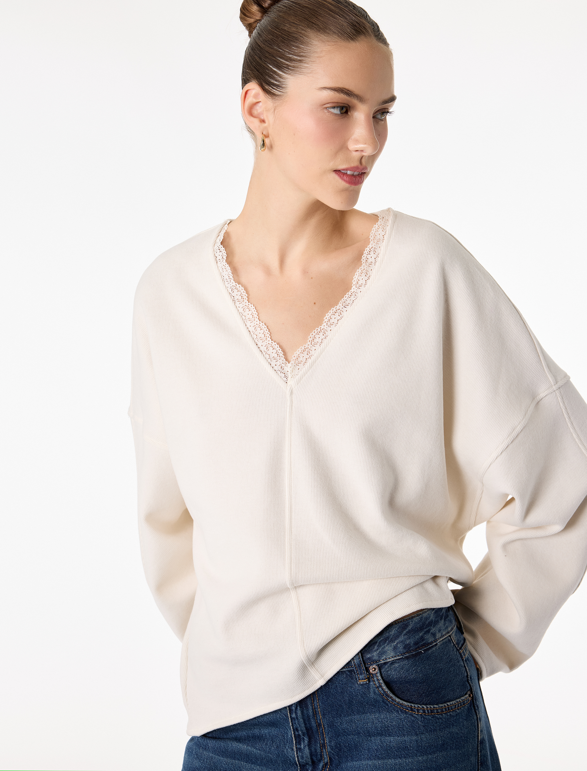   Uzun Kollu Dantel Detaylı V Yaka Sweatshirt