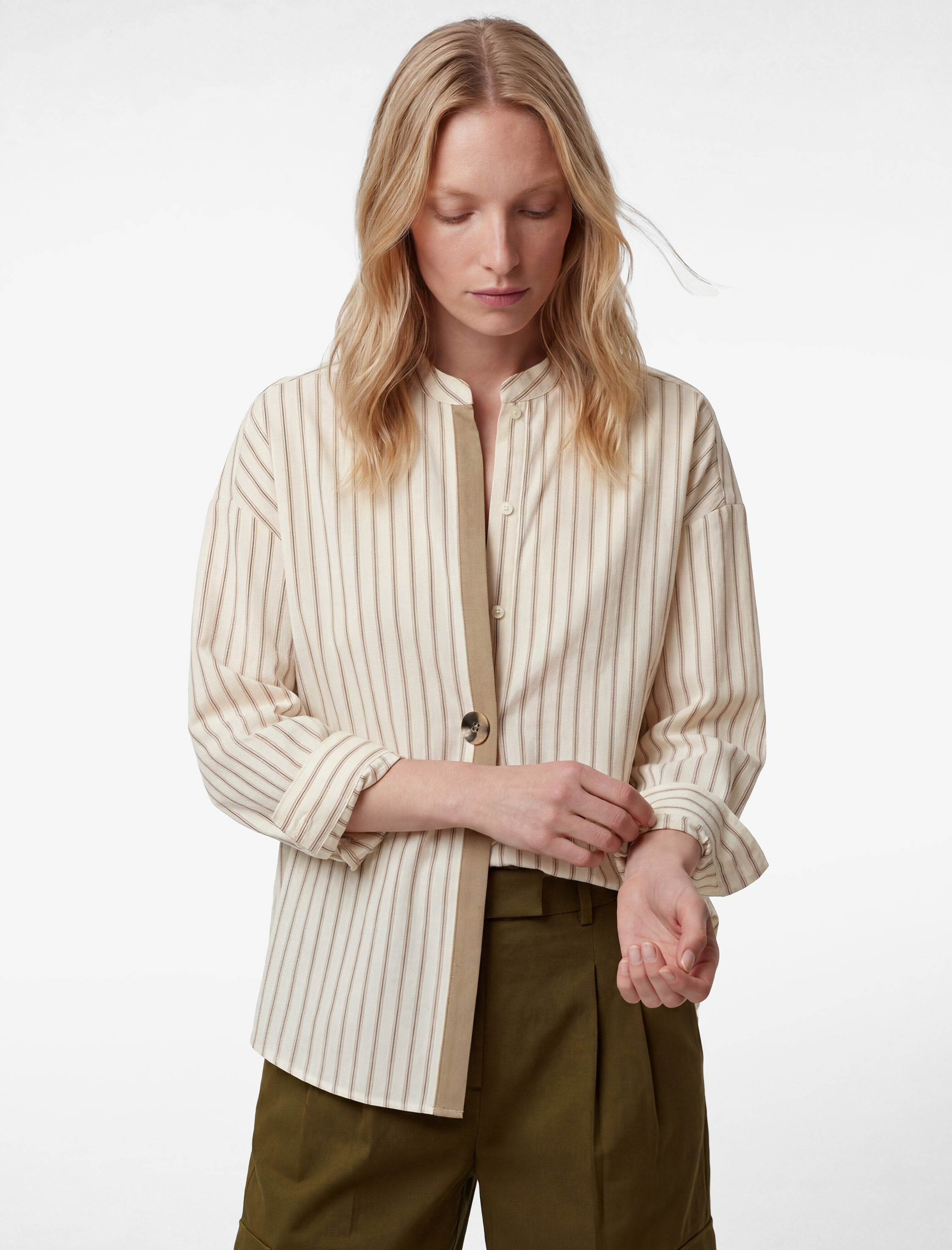   Pamuklu Uzun Kollu Düğme Detaylı Oversize Çizgili Hakim Yaka Gömlek